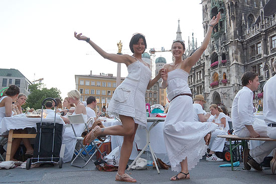 Diner en Blanc auf dem Marienplatz am 16.07.2014 (©Foto: Martin Schmitz)